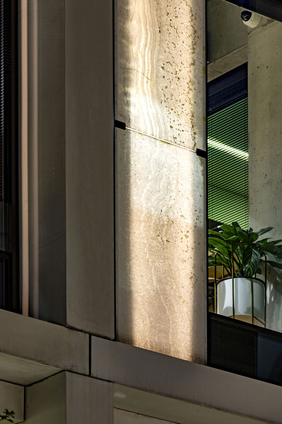 Nowogrodzka 广场现代办公建筑丨波兰华沙丨HRA Architekci-19