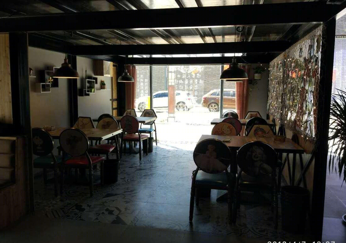 
闲鱼烤鱼店 -8