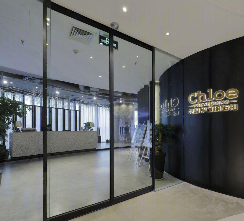 张孝意打造 CHLOE 旅拍婚纱店 | 工业风混搭粉色浪漫-1