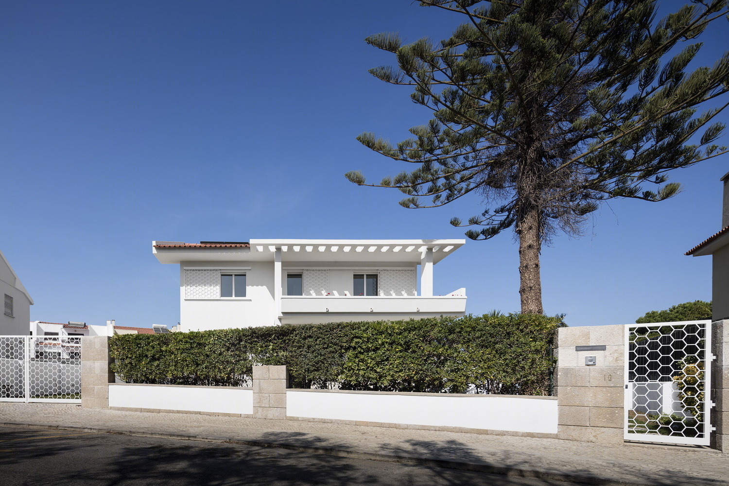 葡萄牙奥埃拉什现代住宅丨João Tiago Aguiar-16