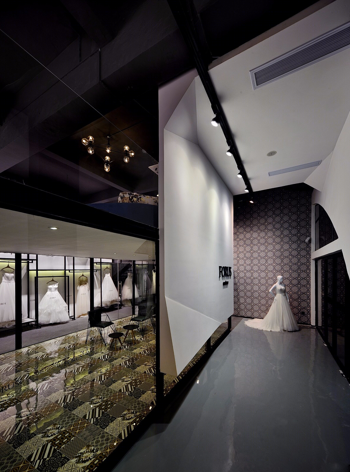 轻工业风婚纱店-9