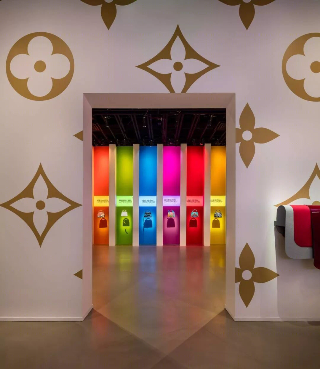 路易威登“Louis Vuitton X”展览,沉浸式体验品牌艺术之旅-24