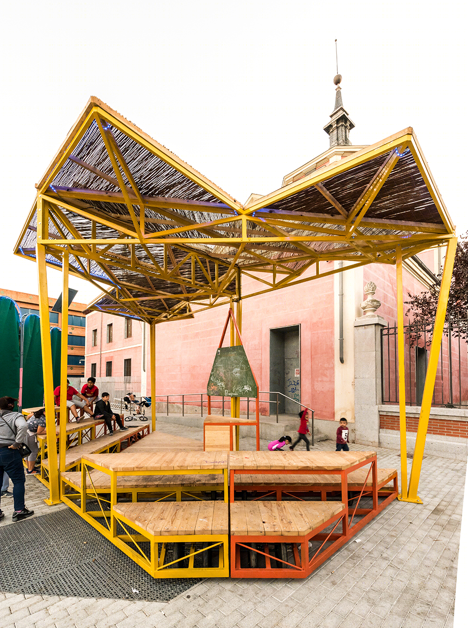 马德里公共广场自给能源实验 · 城市空间装置-56