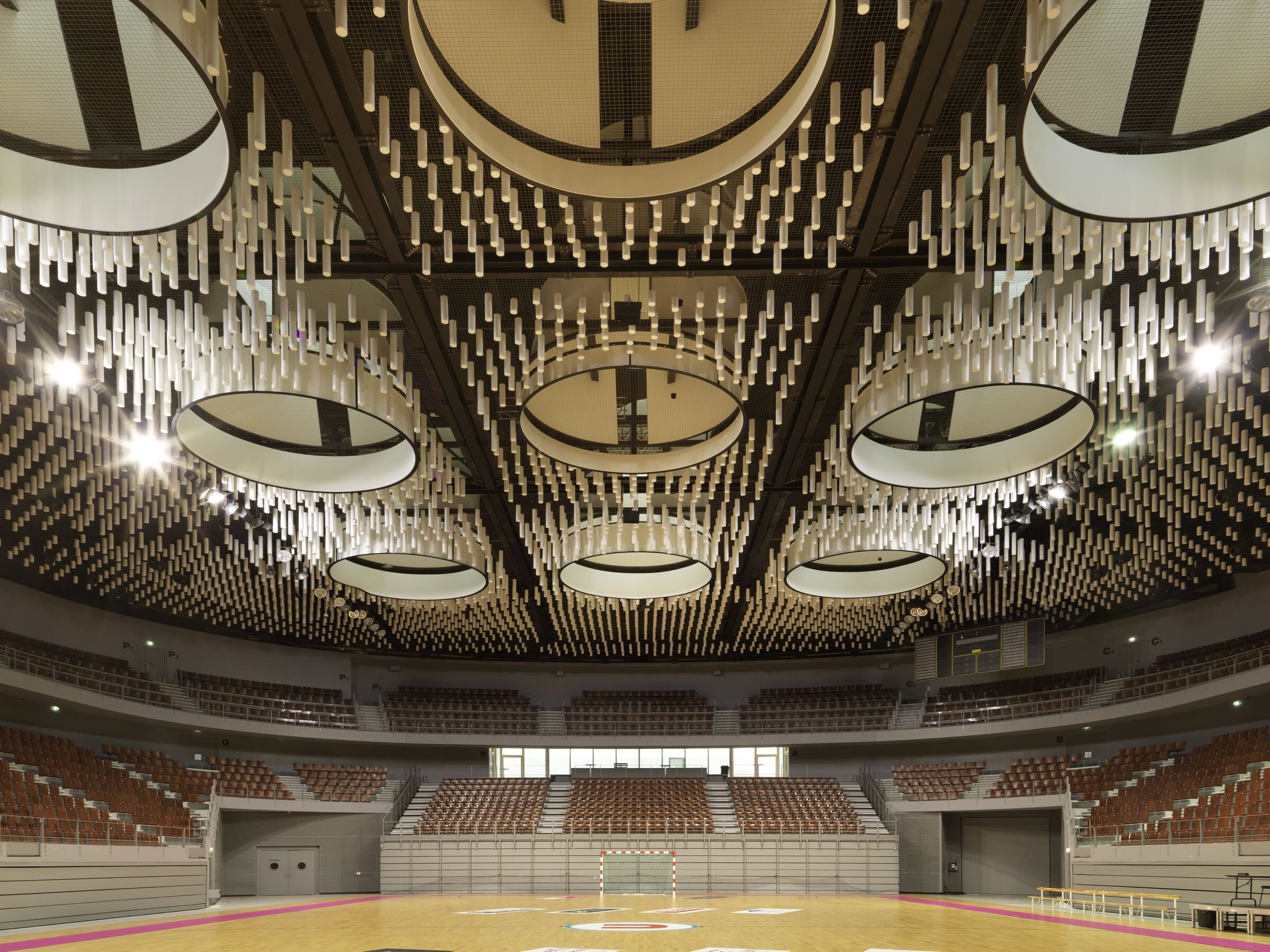 融合多功能的法国 Brest 竞技场展厅设计-23