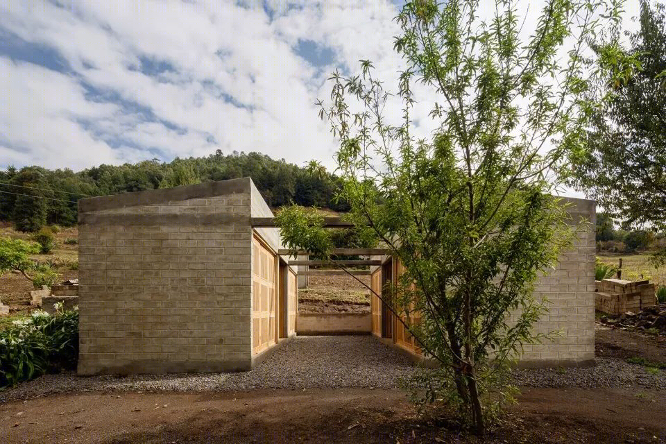 墨西哥 Ocuilan 震后安置住宅 | 木质生态模块，自然景观与居住空间的完美融合-7
