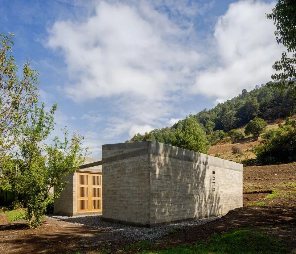 墨西哥 Ocuilan 震后安置住宅 | 木质生态模块，自然景观与居住空间的完美融合-9