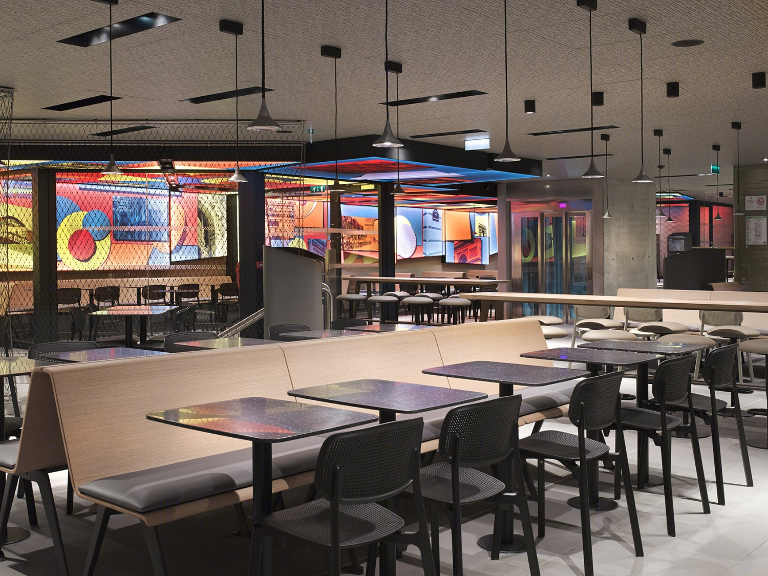 巴黎香榭丽舍麦当劳旗舰店，现代设计诠释餐饮空间-20