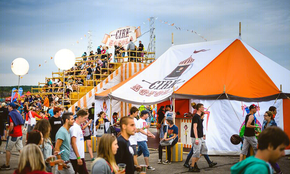 Festivalová tribuna coll coll-3