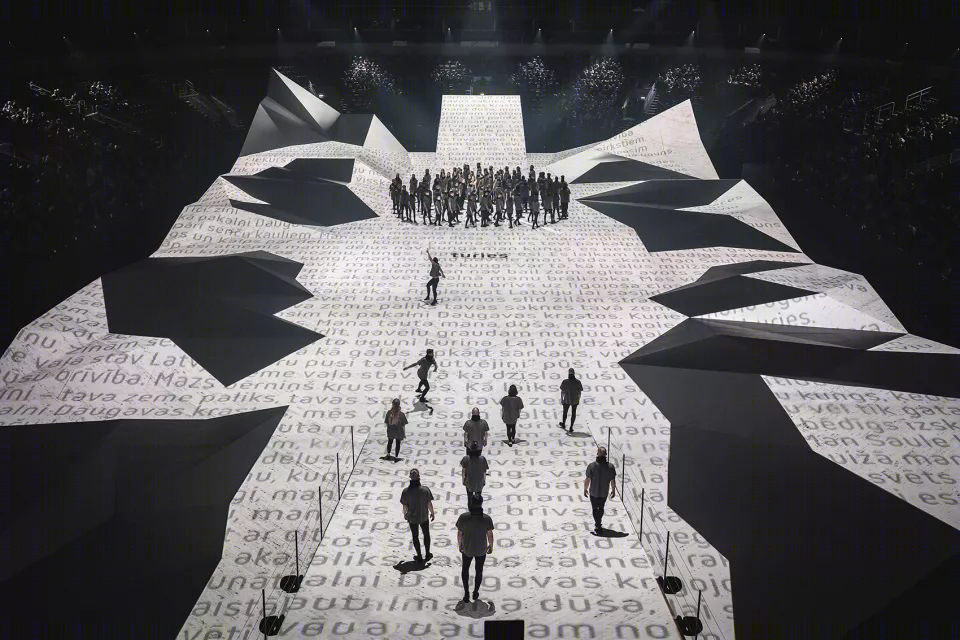 拉脱维亚国庆庆典舞台设计——'Both Sides' 多边形投影舞台-22