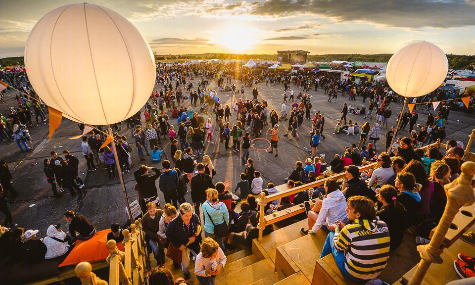 Festivalová tribuna coll coll-4