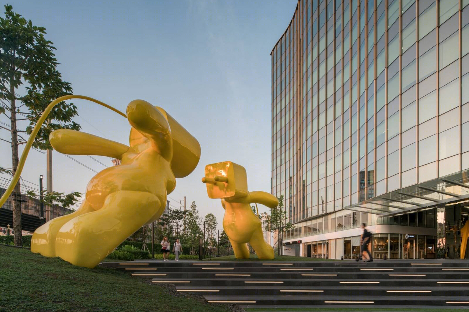Bangkok FYI Center 办公写字楼前广场-2