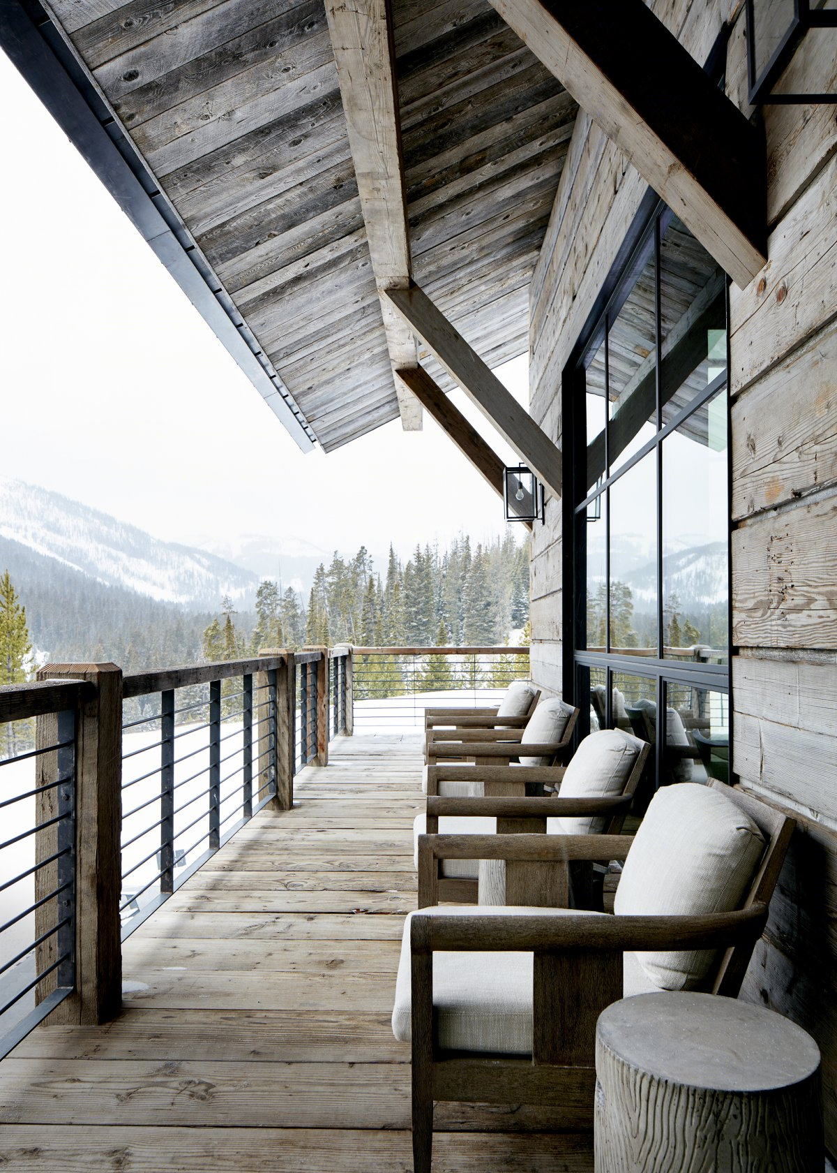 Montana Ski House by Shawn Henderson |  舒适丰富，令人感到轻松的室内设计-14