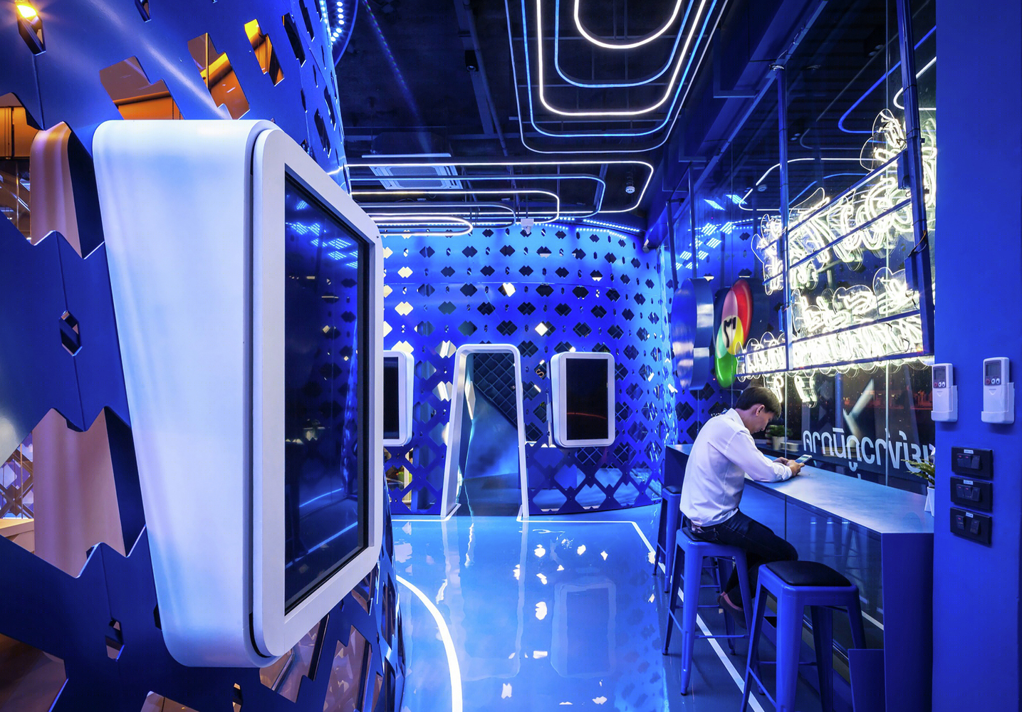 泰国Channel集团广播工作室丨Apostrophy,Airbase Architects-18