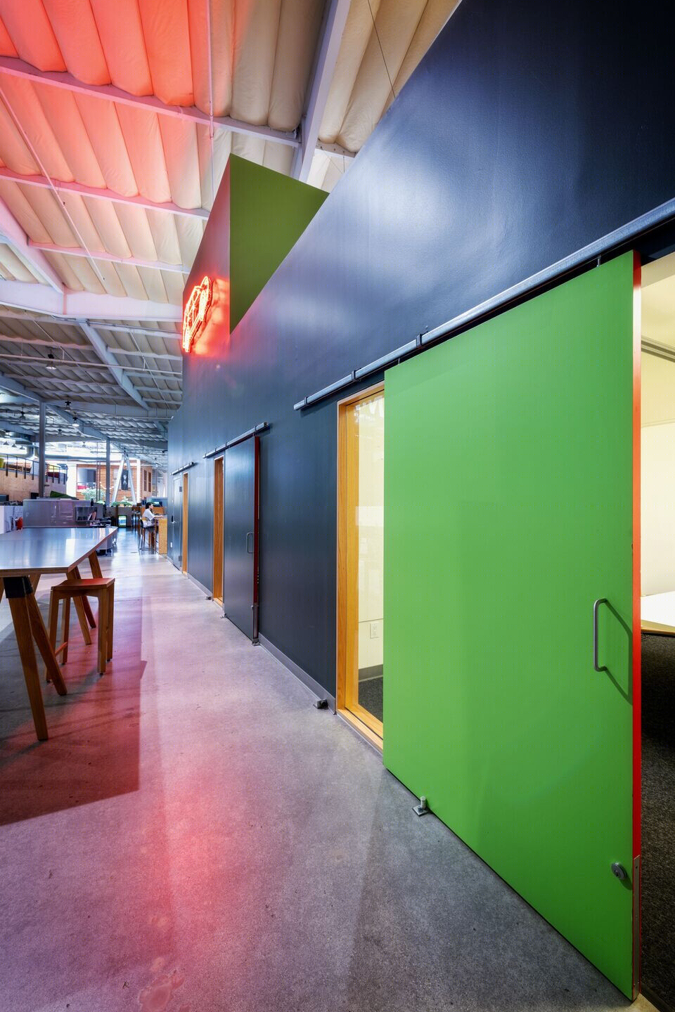 洛杉矶 TBWA\Chiat\Day 总部“围城”式室内设计丨美国洛杉矶丨Spatial Affairs Bureau-16