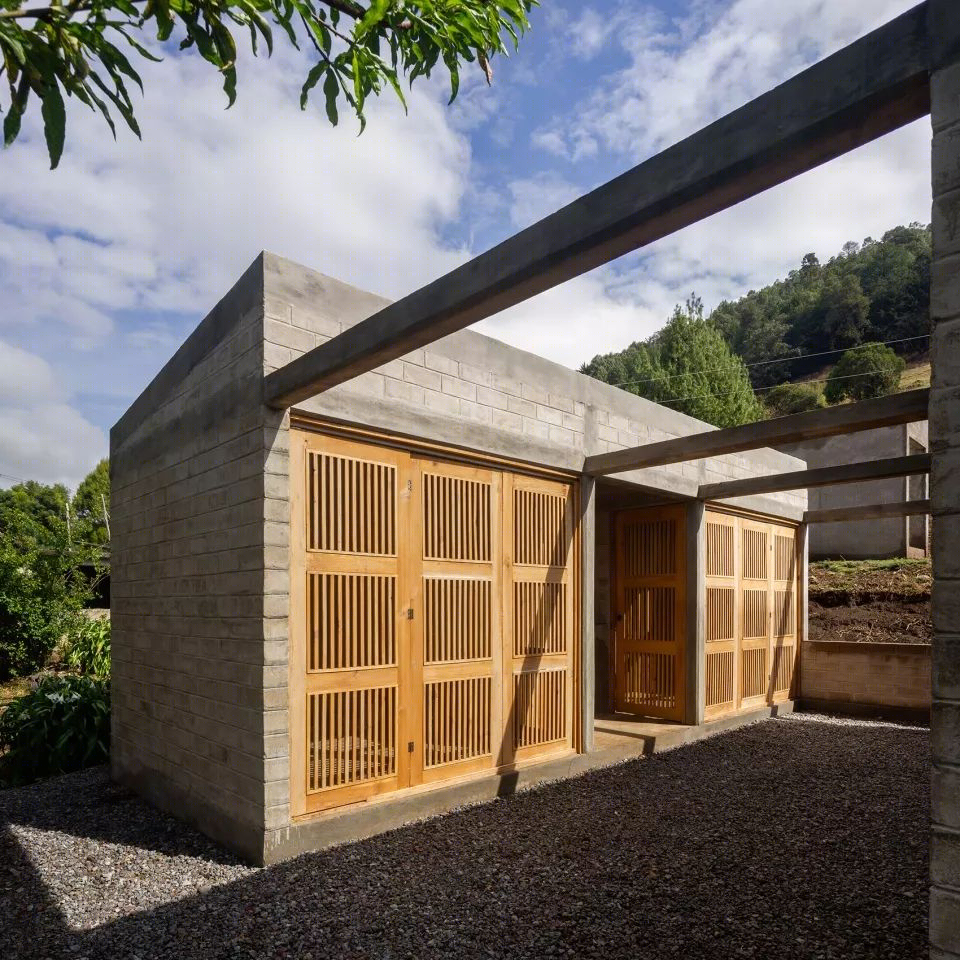 墨西哥 Ocuilan 震后安置住宅 | 木质生态模块,自然景观与居住空间的完美融合-17