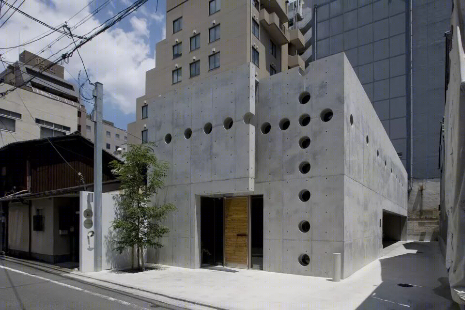 京都 MON 工作坊及住宅 | 光影交织的十字孔洞空间-5