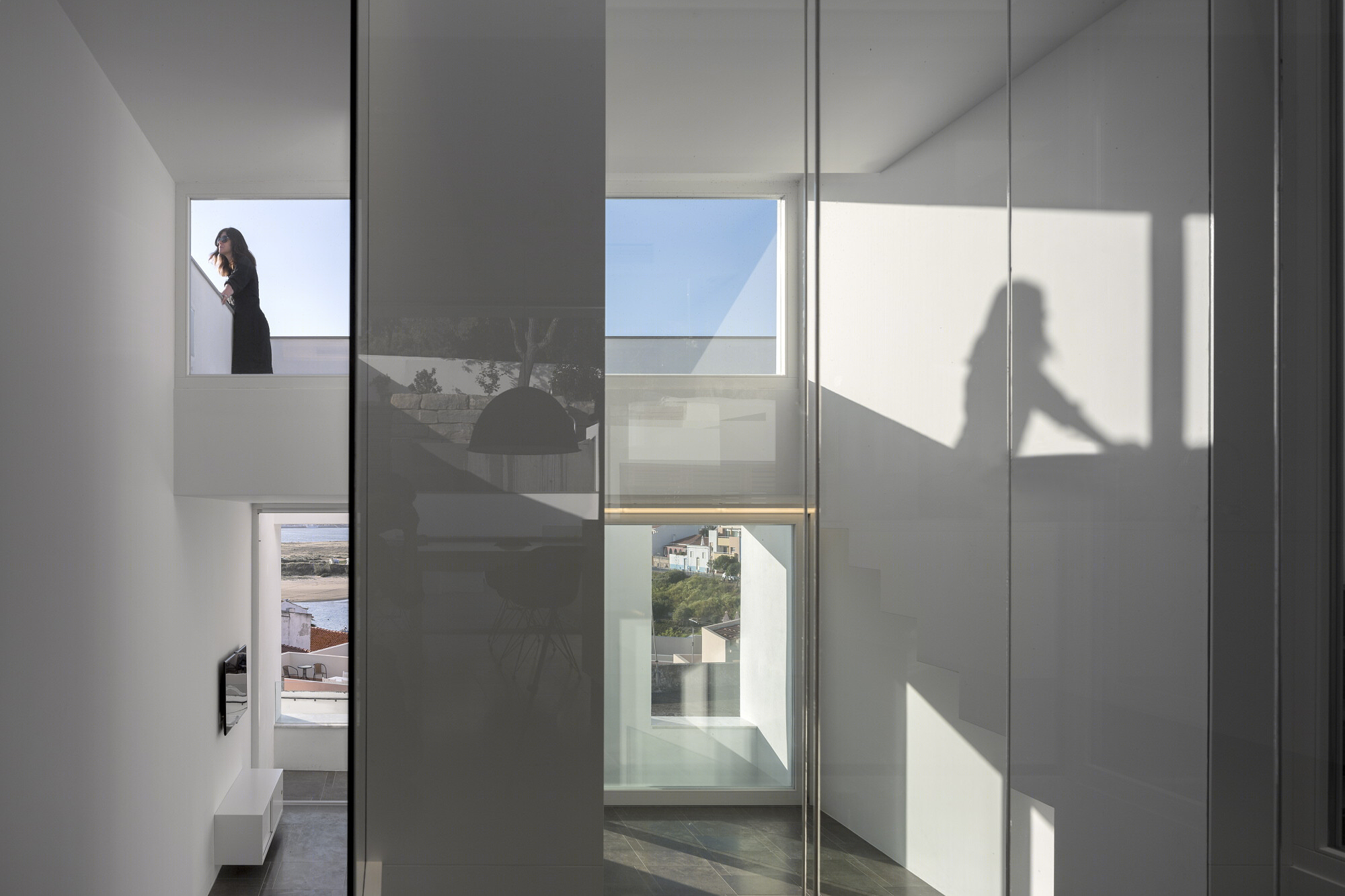 葡萄牙阿尔加维 103 号住宅 | 逆境中求突破的空间设计-25