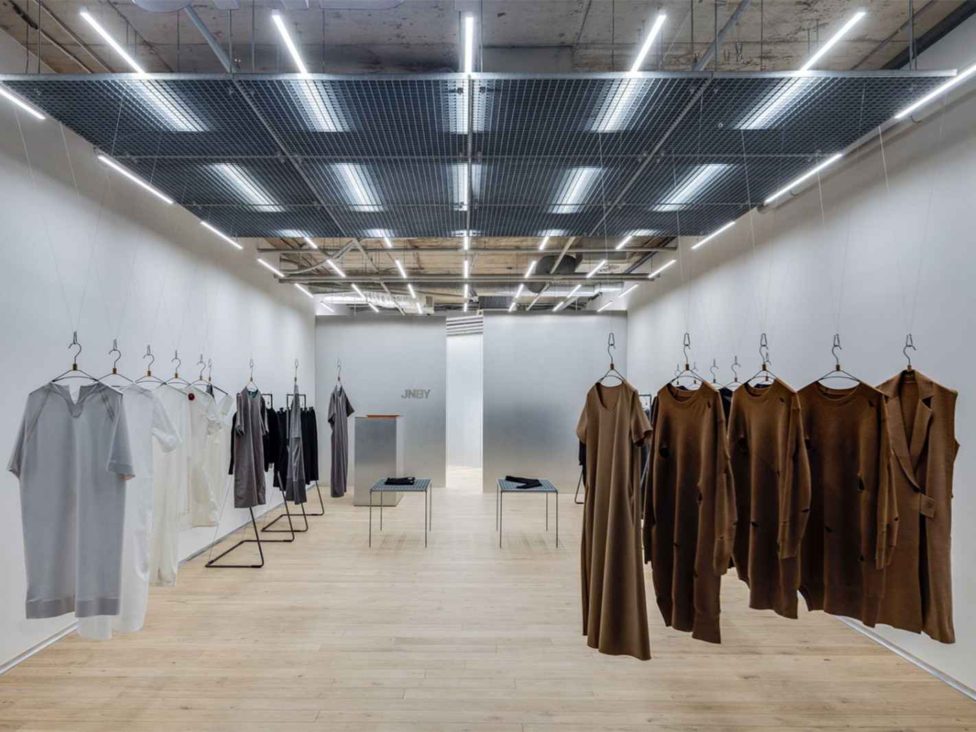 立陶宛自然简洁的JNBY服装店-2