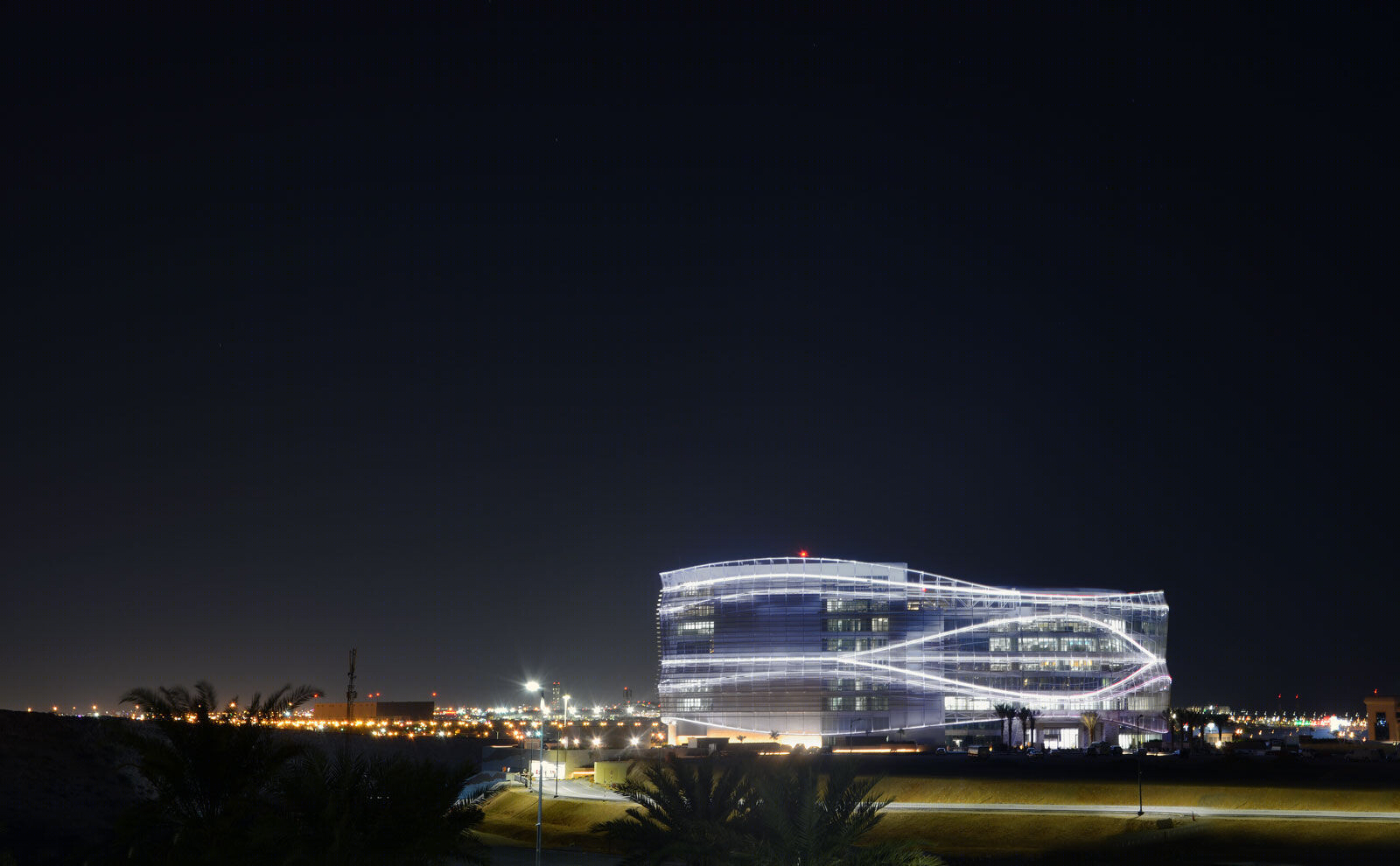Linea Light Group 打造 Omantel 总部办公建筑,融入当地传统元素-10