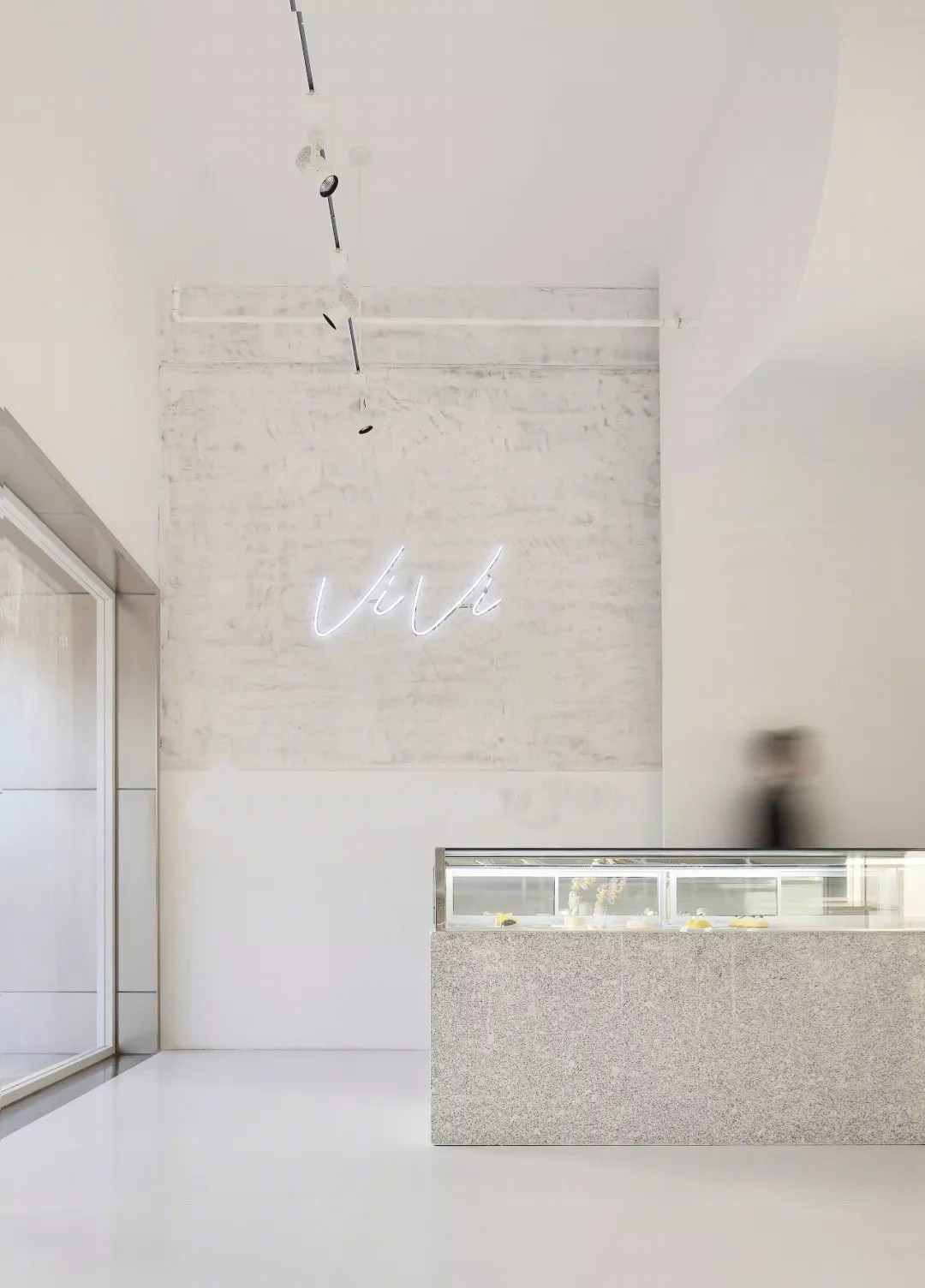 VIVI&·27，S 糕点店，在羊的后面购物

需要注意的是，Shop the back of the sheep这种表达比较奇怪，不太符合常见的逻辑和语义-8