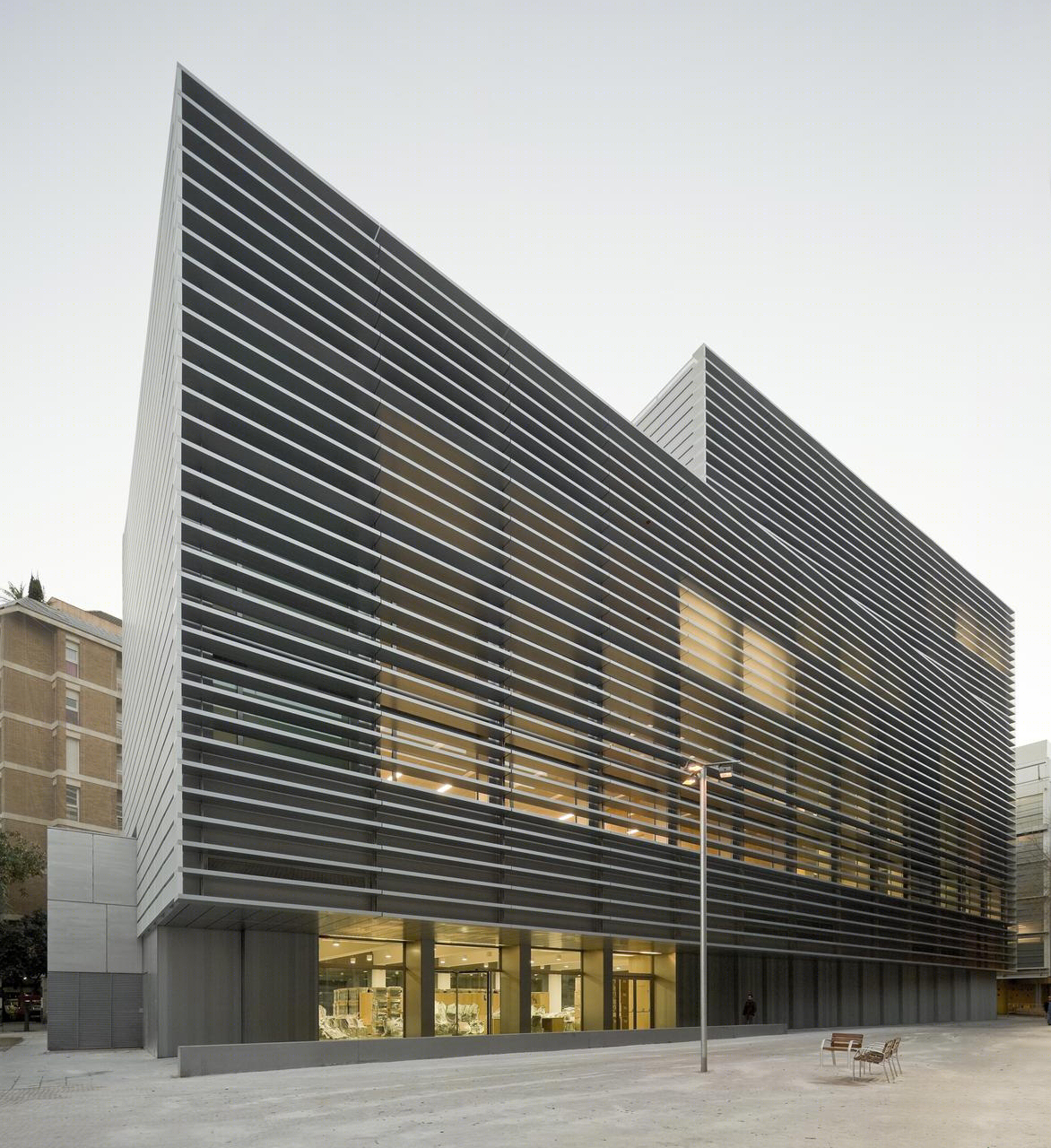 巴塞罗那老城区半透明金属办公楼丨BCQ arquitectura barcelona-12