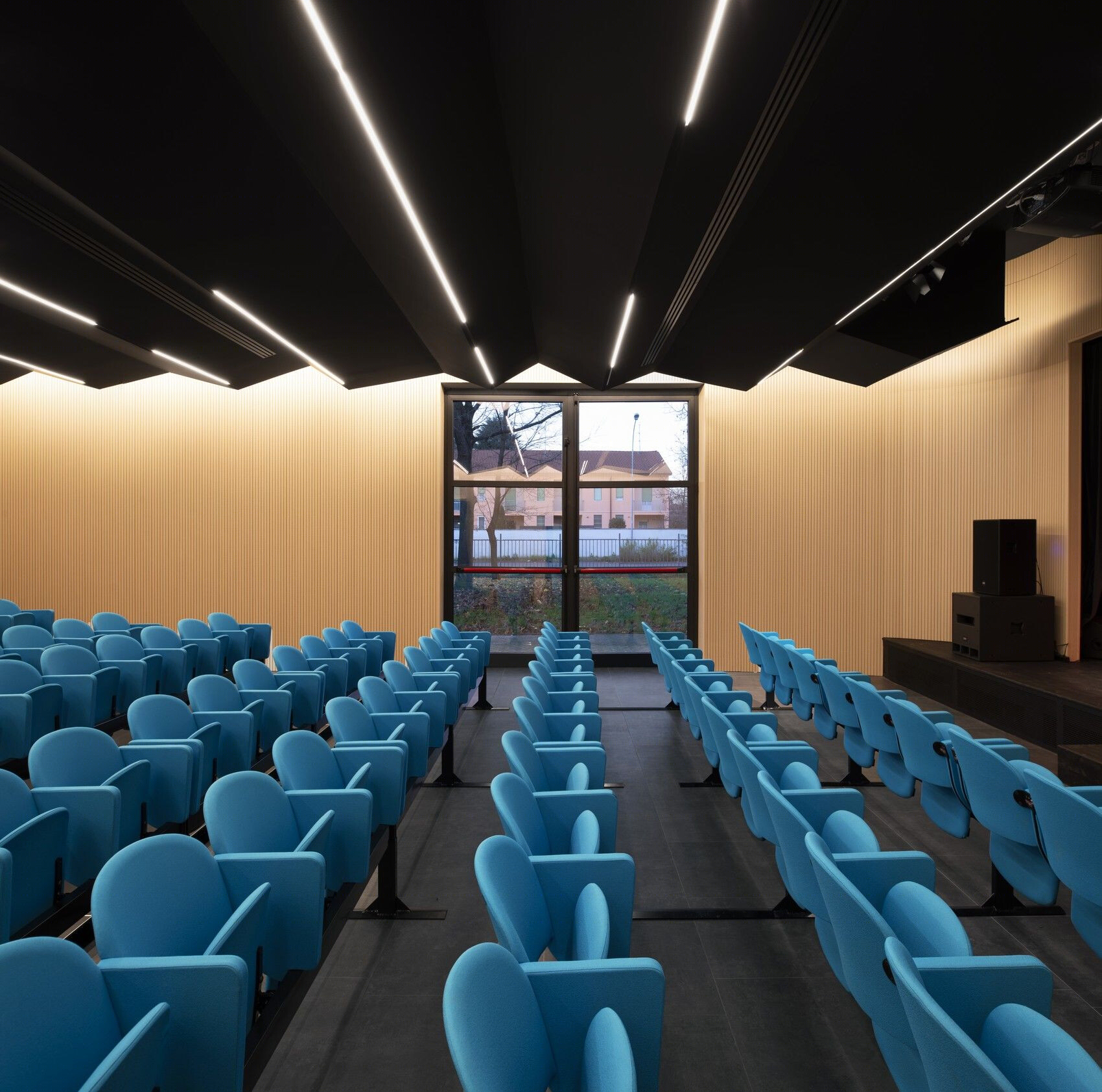 SBG Architetti 翻新意大利 Pregnana Milanese 学校剧院,打造视听盛宴-14