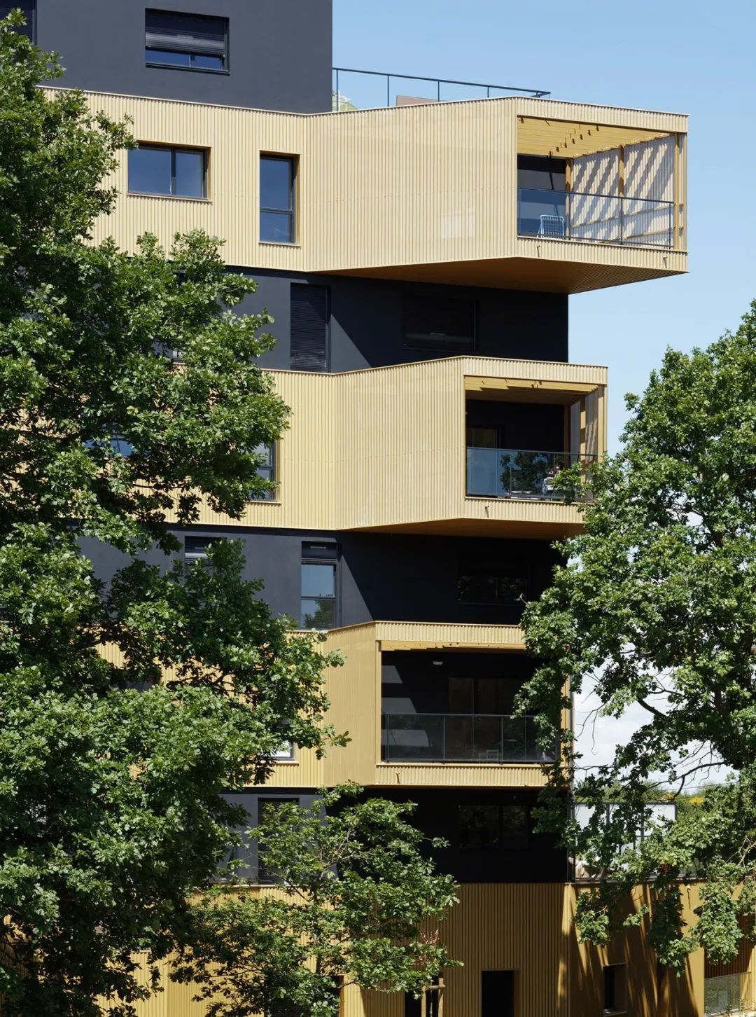 “交错金字塔”住宅公寓 | 适应性强的北立面设计-32