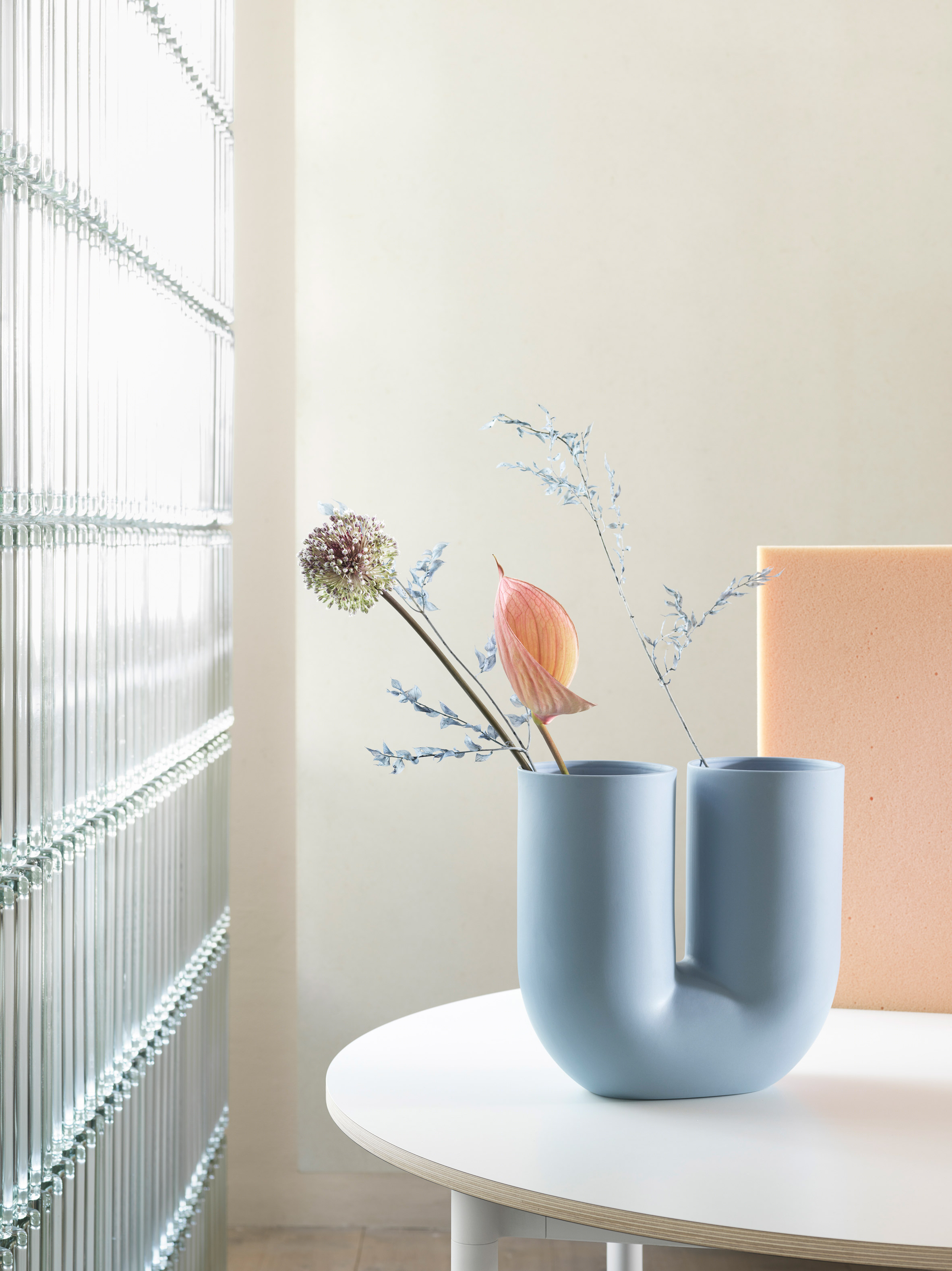 Muuto 推出模块化灯具与扭曲形花瓶-18