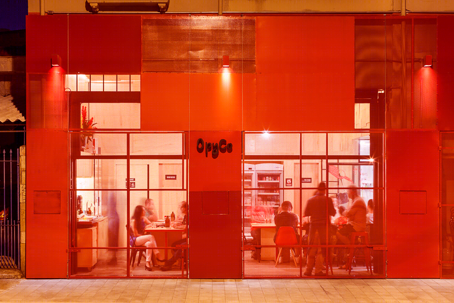 巴西 OpyCo 餐厅——木片与红色的创意结合-10