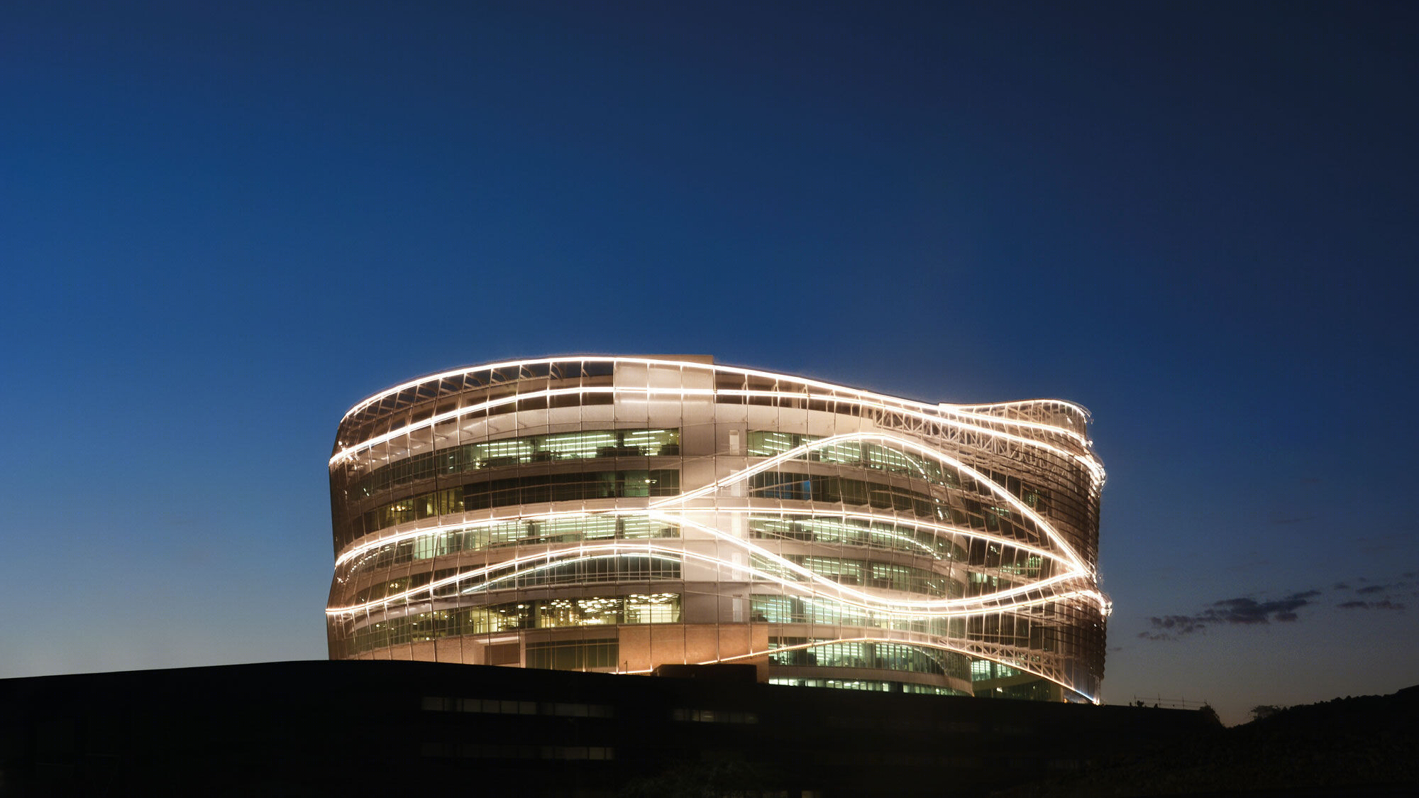 Linea Light Group 打造 Omantel 总部办公建筑,融入当地传统元素-24