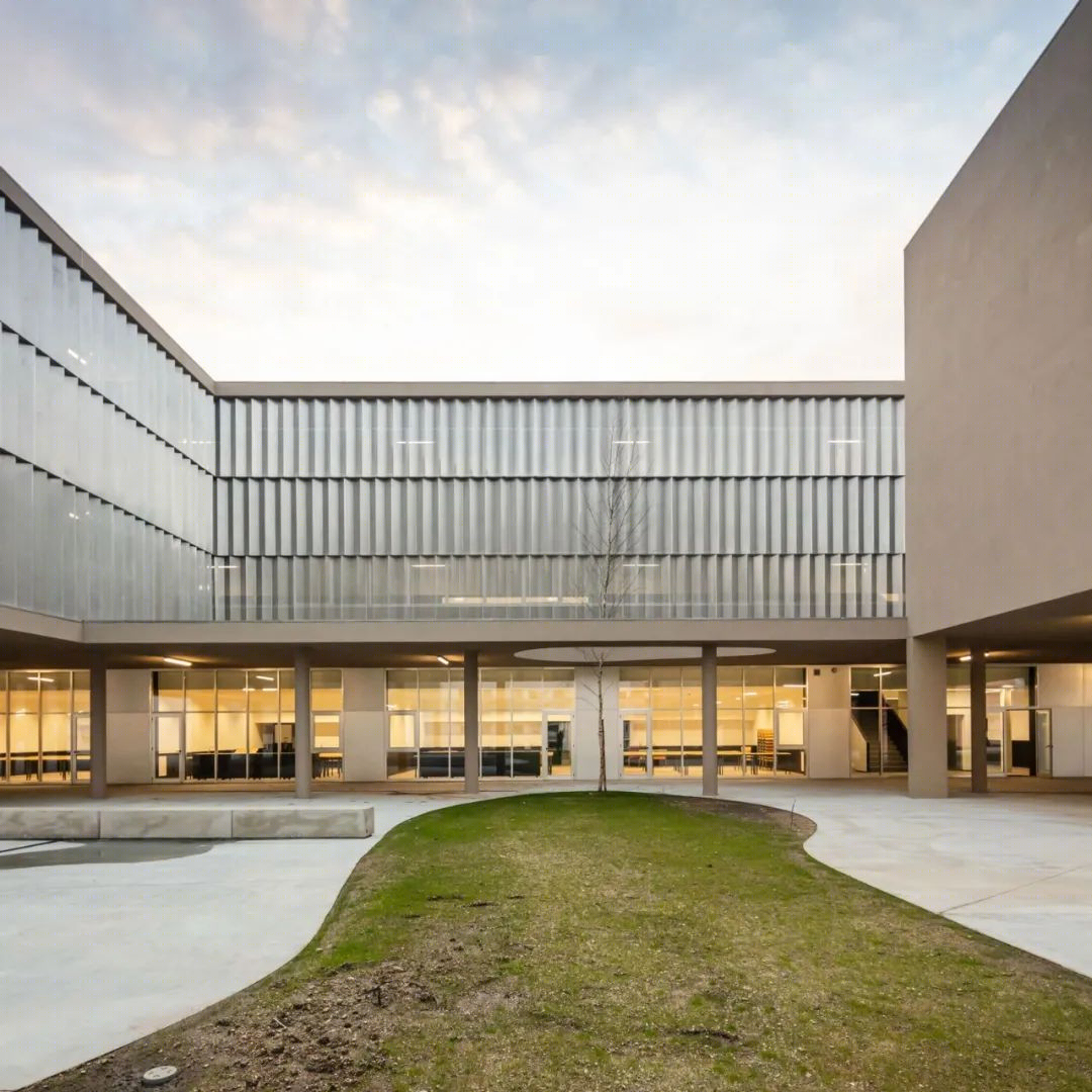 葡萄牙 Taipas 村中小学设计 | 架空层带来丰富空间体验-43