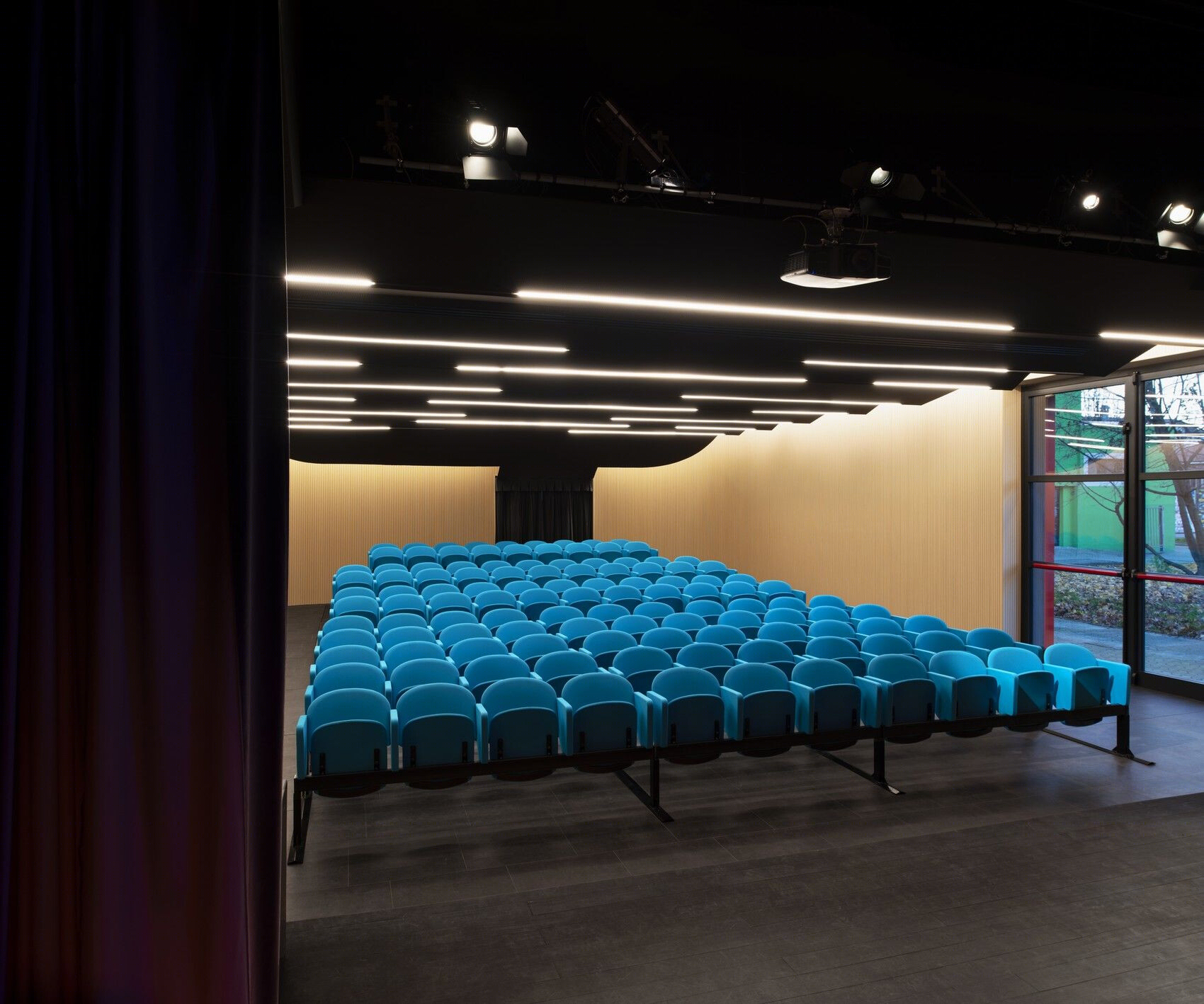 SBG Architetti 翻新意大利 Pregnana Milanese 学校剧院,打造视听盛宴-16