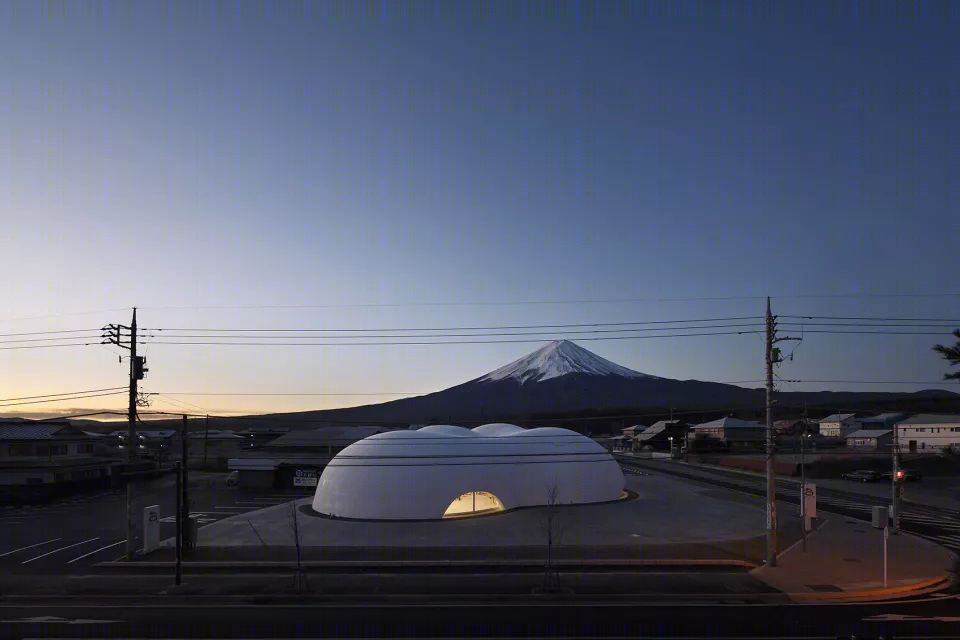 富士山下的“云朵”面馆，融入自然的静谧美食空间-0