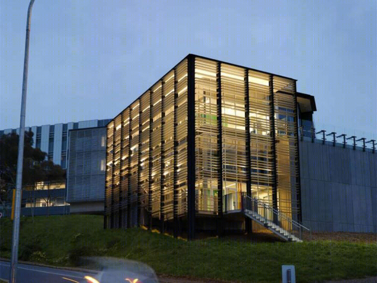 陡坡之上的弗林德斯大学教学楼-6