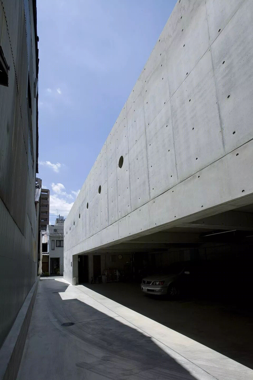 京都 MON 工作坊及住宅 | 光影交织的十字孔洞空间-16