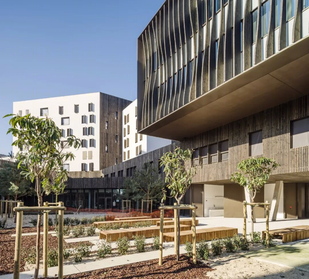 飘动绸带 | 法国中学建筑的室内外一体化设计-10