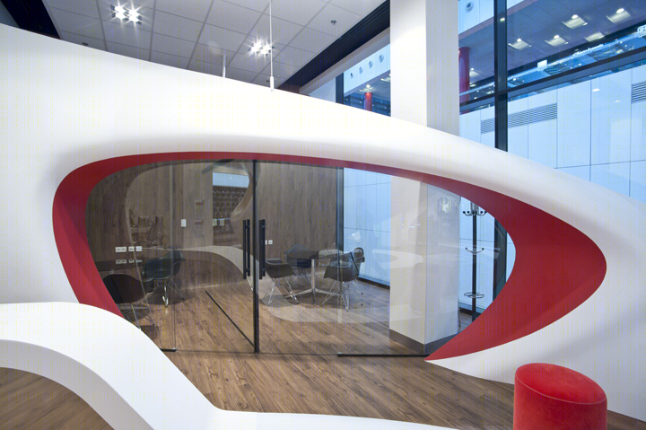 捷克 Vodafone 数据商店创新设计丨IO Studio-22