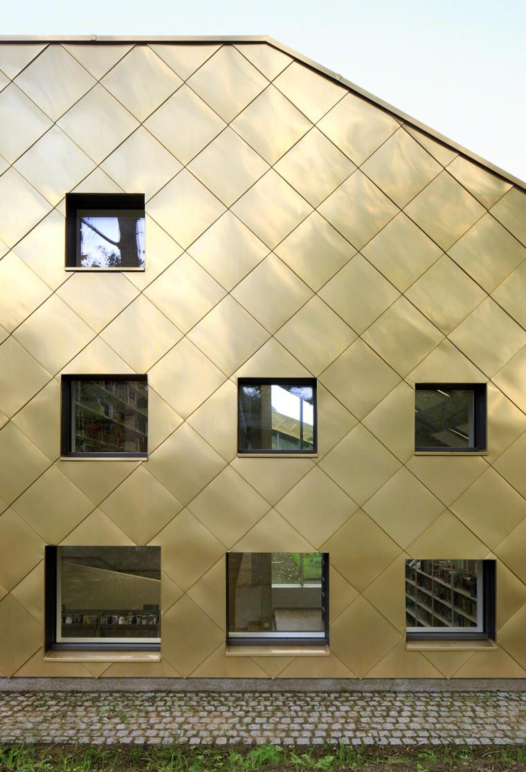 比利时全金色面板覆盖的图书馆丨plus office architects-18