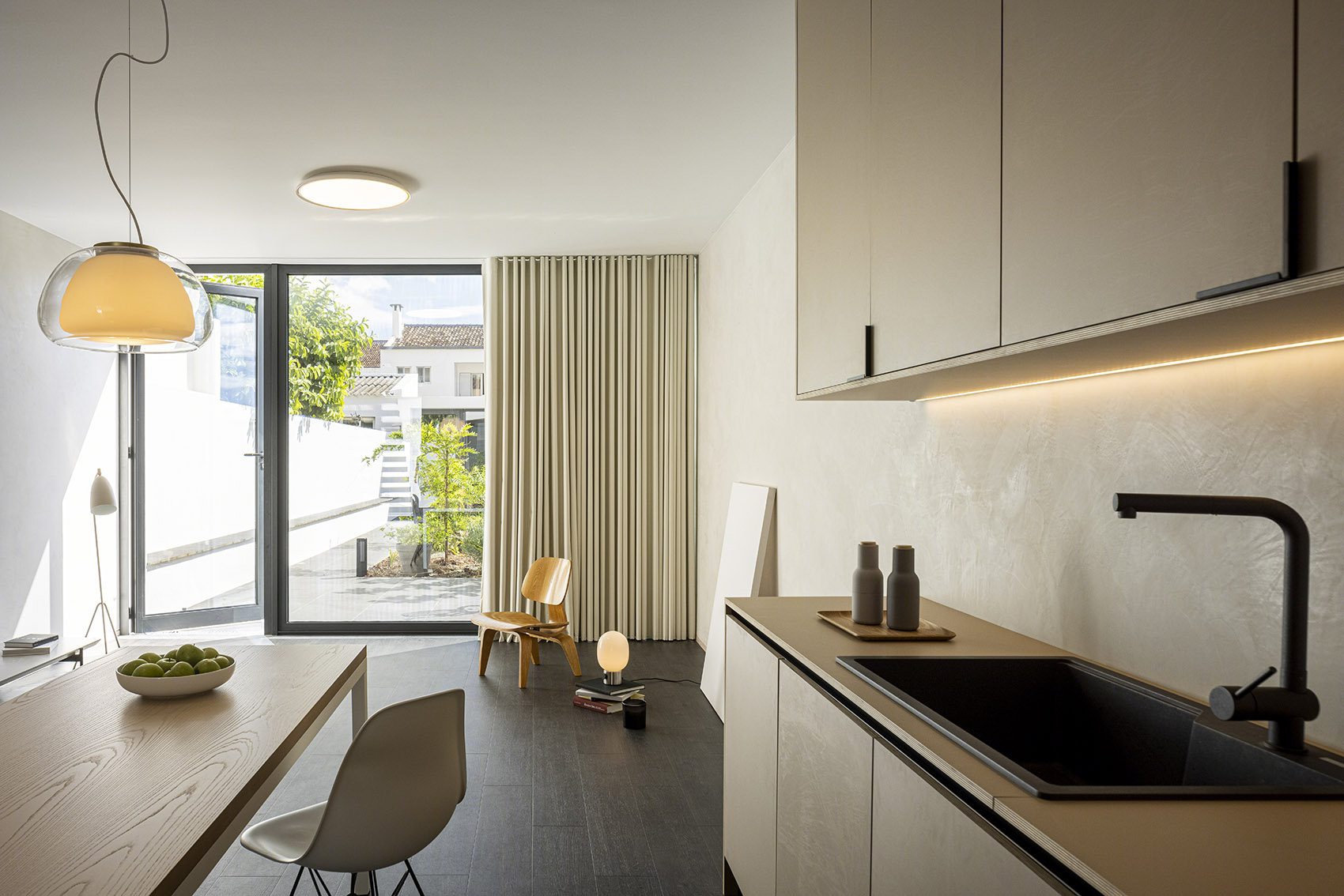 风车住宅丨葡萄牙蓬塔德尔加达丨Ivo Tavares Studio-23