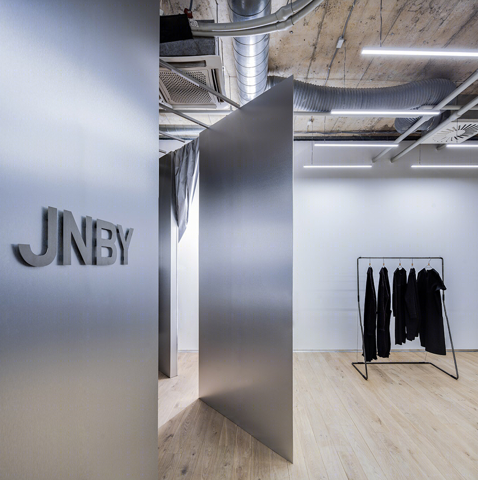 立陶宛自然简洁的JNBY服装店-7