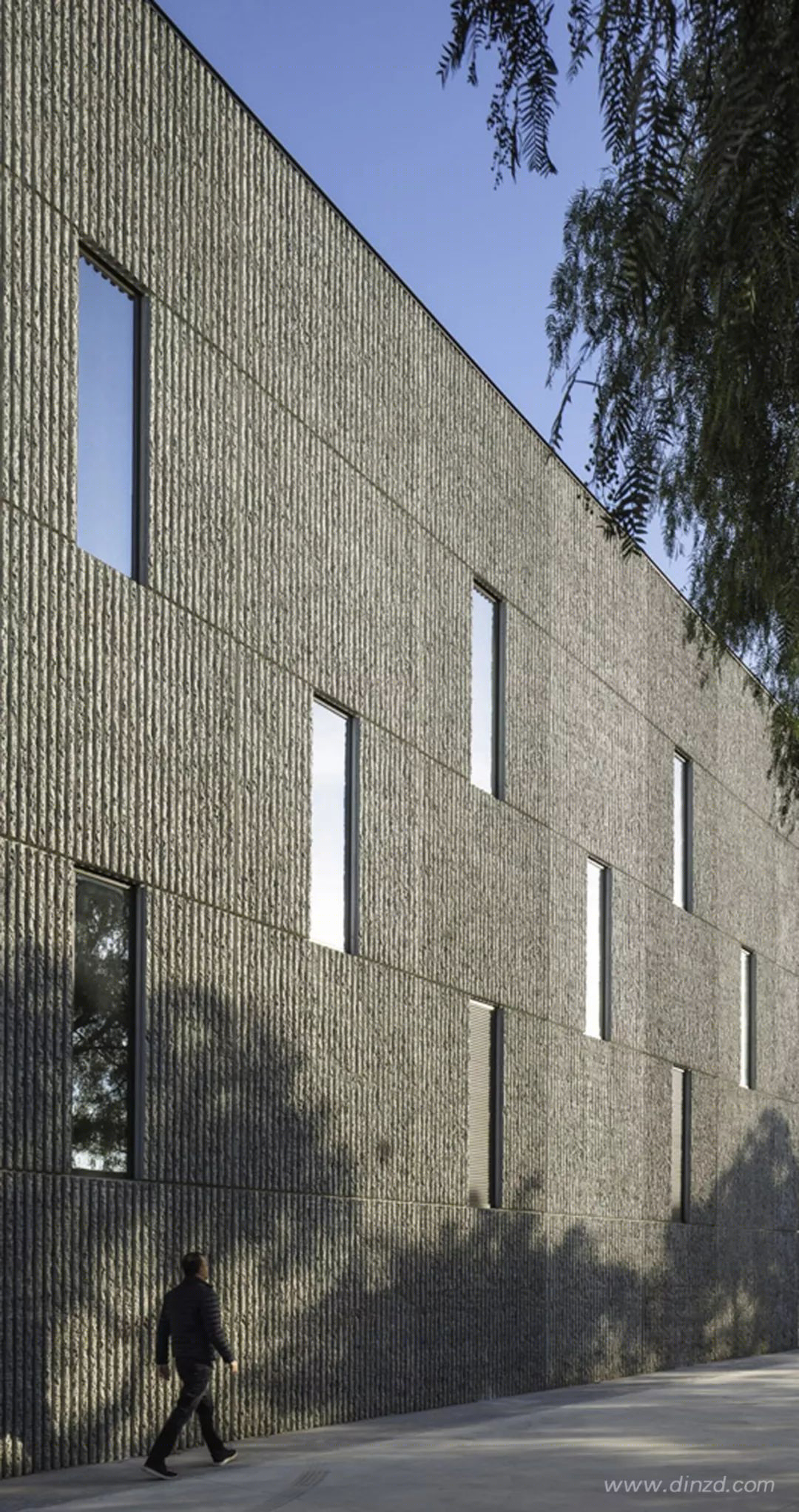 Vibia 巴塞罗那新总部诗意空间,展现极简美学-3
