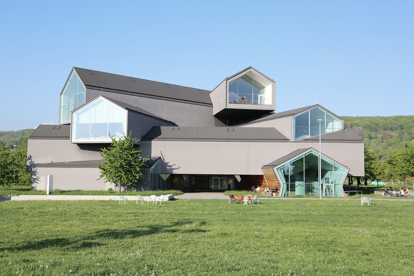 Vitra Haus | Herzog & de Meuron 打造独特住宅式旗舰店-4