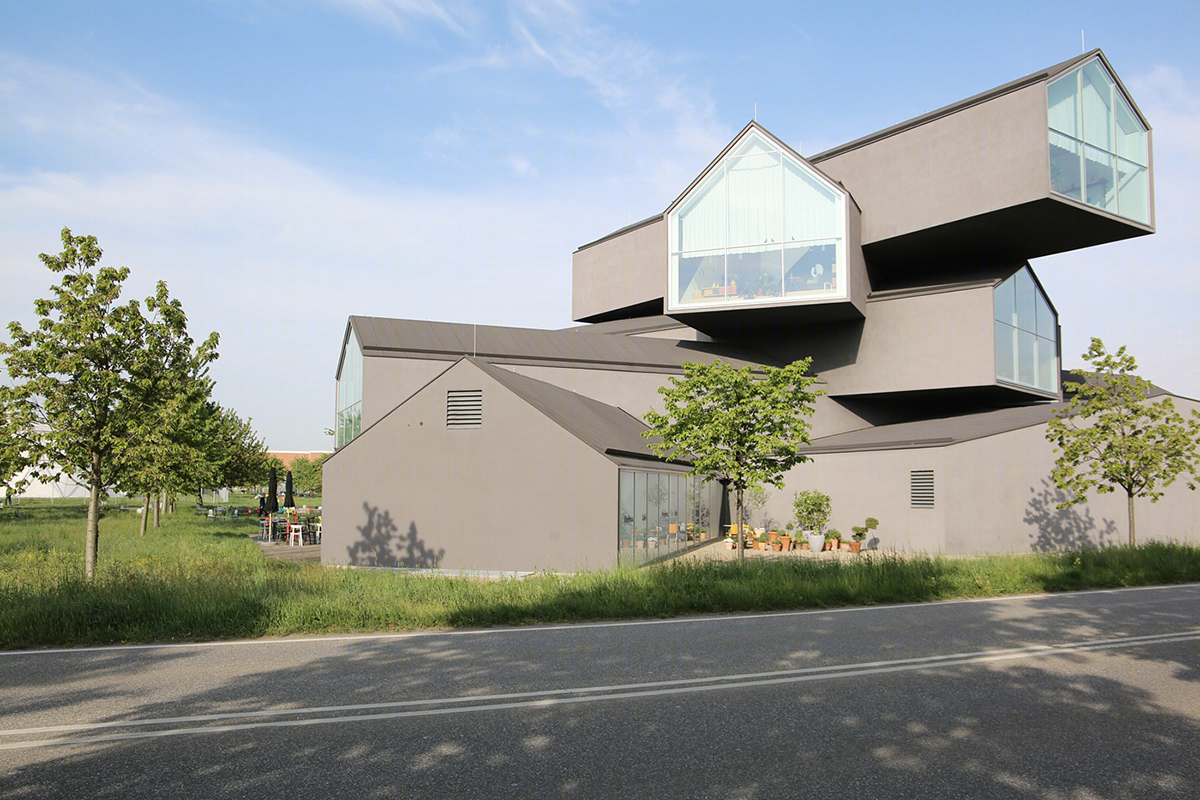 Vitra Haus | Herzog & de Meuron 打造独特住宅式旗舰店-5