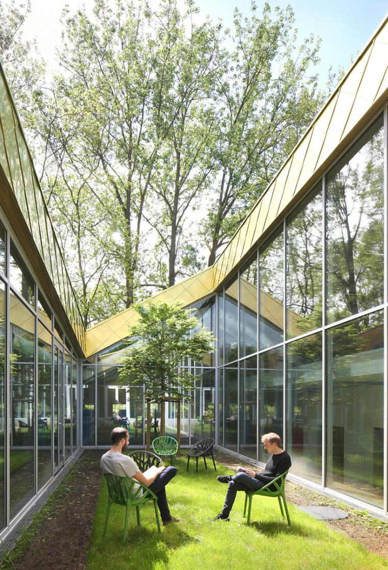 比利时全金色面板覆盖的图书馆丨plus office architects-21