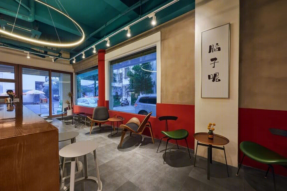 苏州胡扯咖啡店 | 红绿碰撞中的生活空间-16