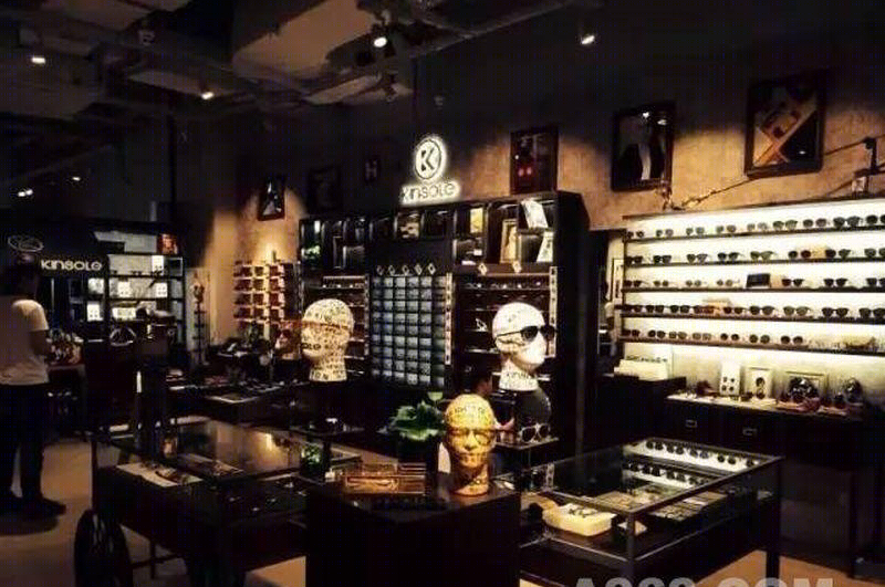曾龙飞操刀，KINSOLE 眼镜连锁店打造复古视觉盛宴-13