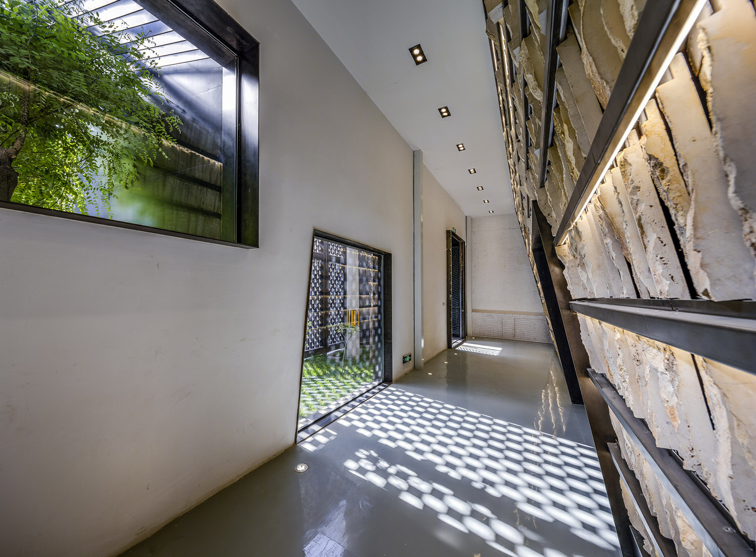 废弃厂房变石材档案馆与餐厅,传统工艺焕发新生-41