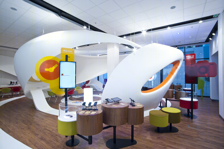 捷克 Vodafone 数据商店创新设计丨IO Studio-25