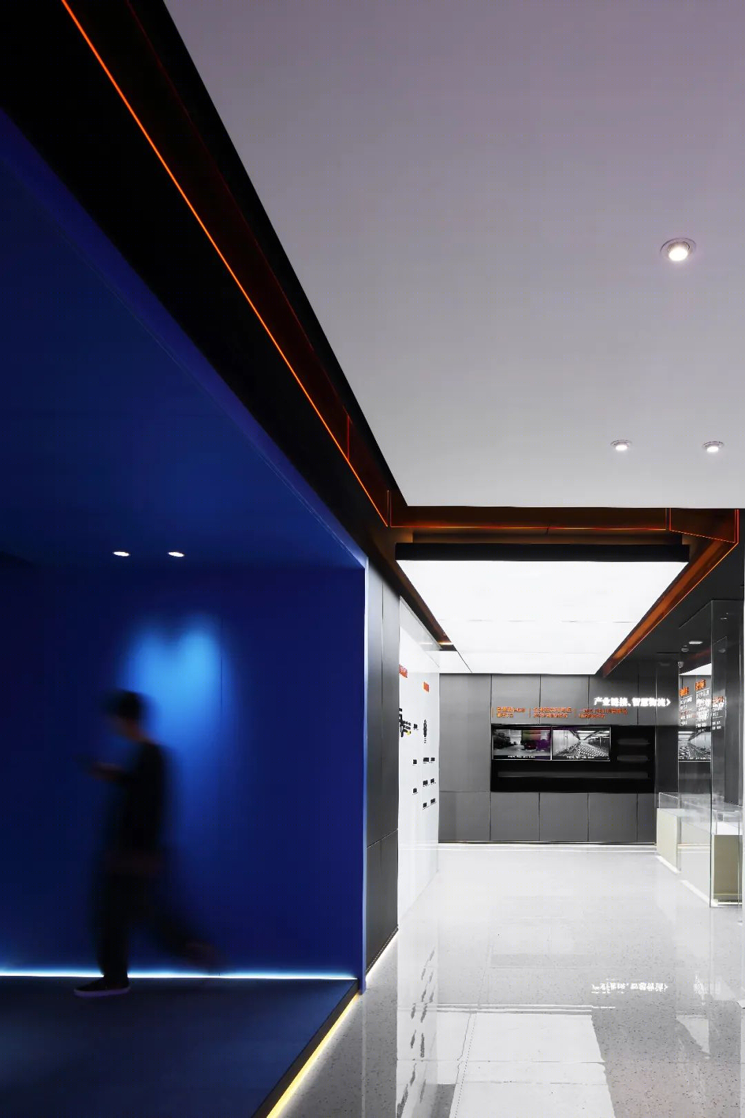贝发集团展示中心 | 时空交叠的现代简约空间-31
