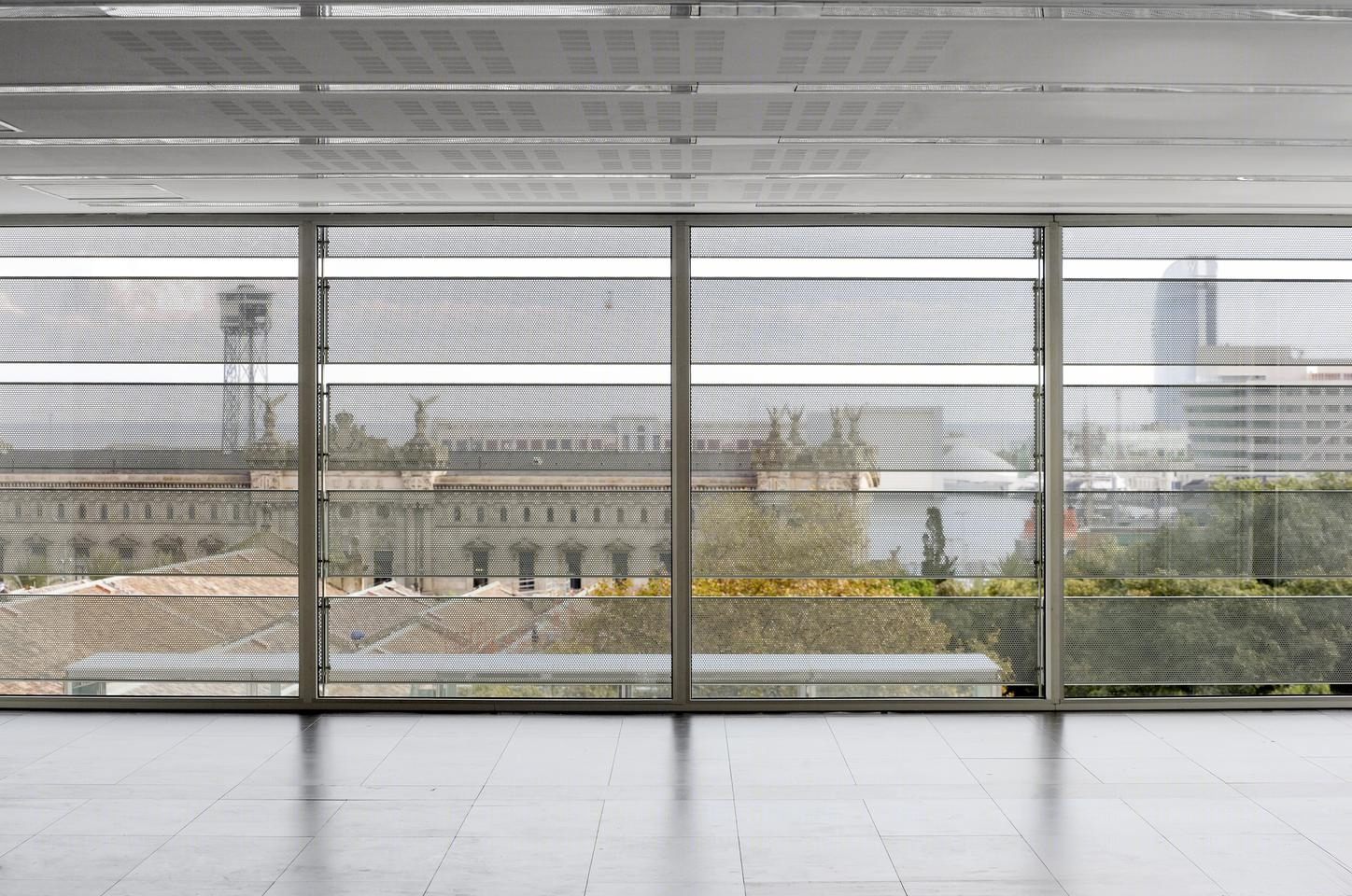 巴塞罗那老城区半透明金属办公楼丨BCQ arquitectura barcelona-20